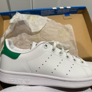 Adidas women’s Stan smith